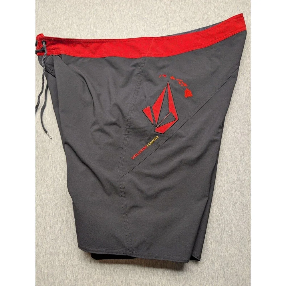 Volcom Hawaii Mod-Tech Boardshorts Men's Size 44
